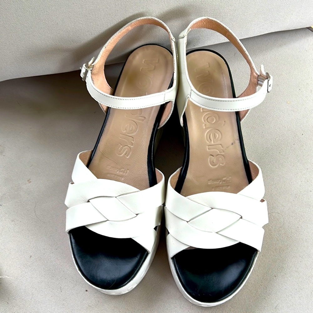 Unique platform sandal by Wonders!